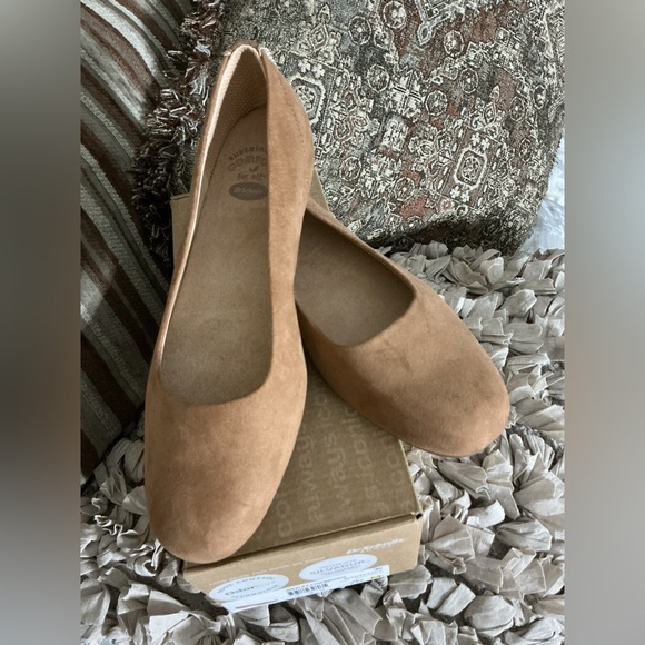 Dr. Scholl's Tan Cream Flats Timeless Loafers - Picture 1 of 6